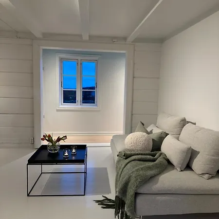 Sjønært Småbruk Feriehus Bud